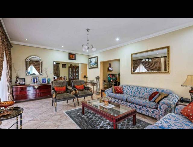 4 BEDROOM HOUSE FOR SALE IN WATERKLOOF RIDGE